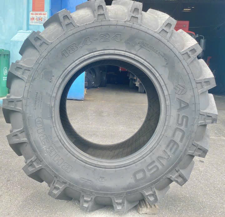 LỐP XE Ô TÔ XÚC LẬT - HƯỚNG DẪN TOÀN DIỆN VỀ CHỌN LỰA VÀ BẢO DƯỠNG